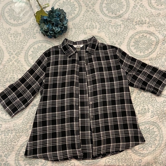 [XL] Black Plaid - Picture 1 of 3